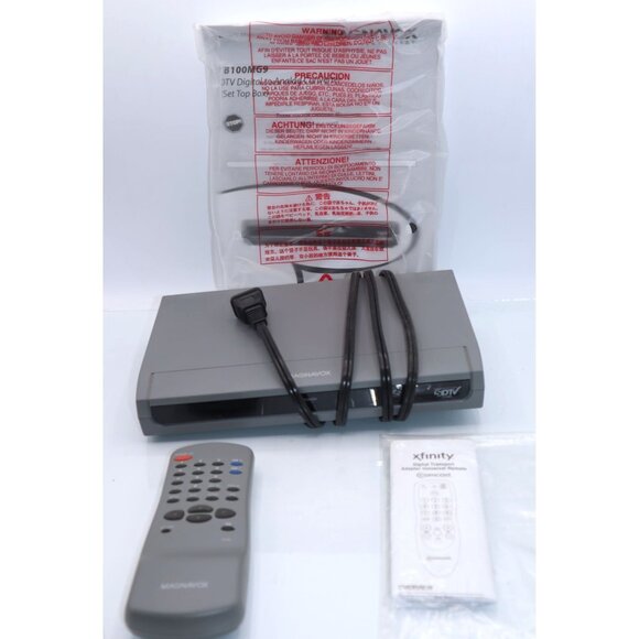 Magnavox TB100MG9 Digital TV Converter Box With Remote & Manual - Picture 2 of 8